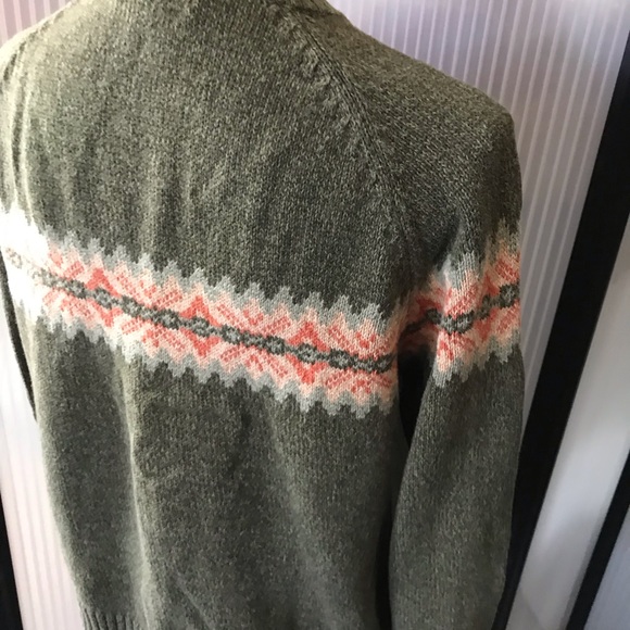 Woolrich. Dependable front zip mock turtleneck sweater. Design around chest. - Picture 3 of 9